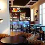 Marnie House Otel